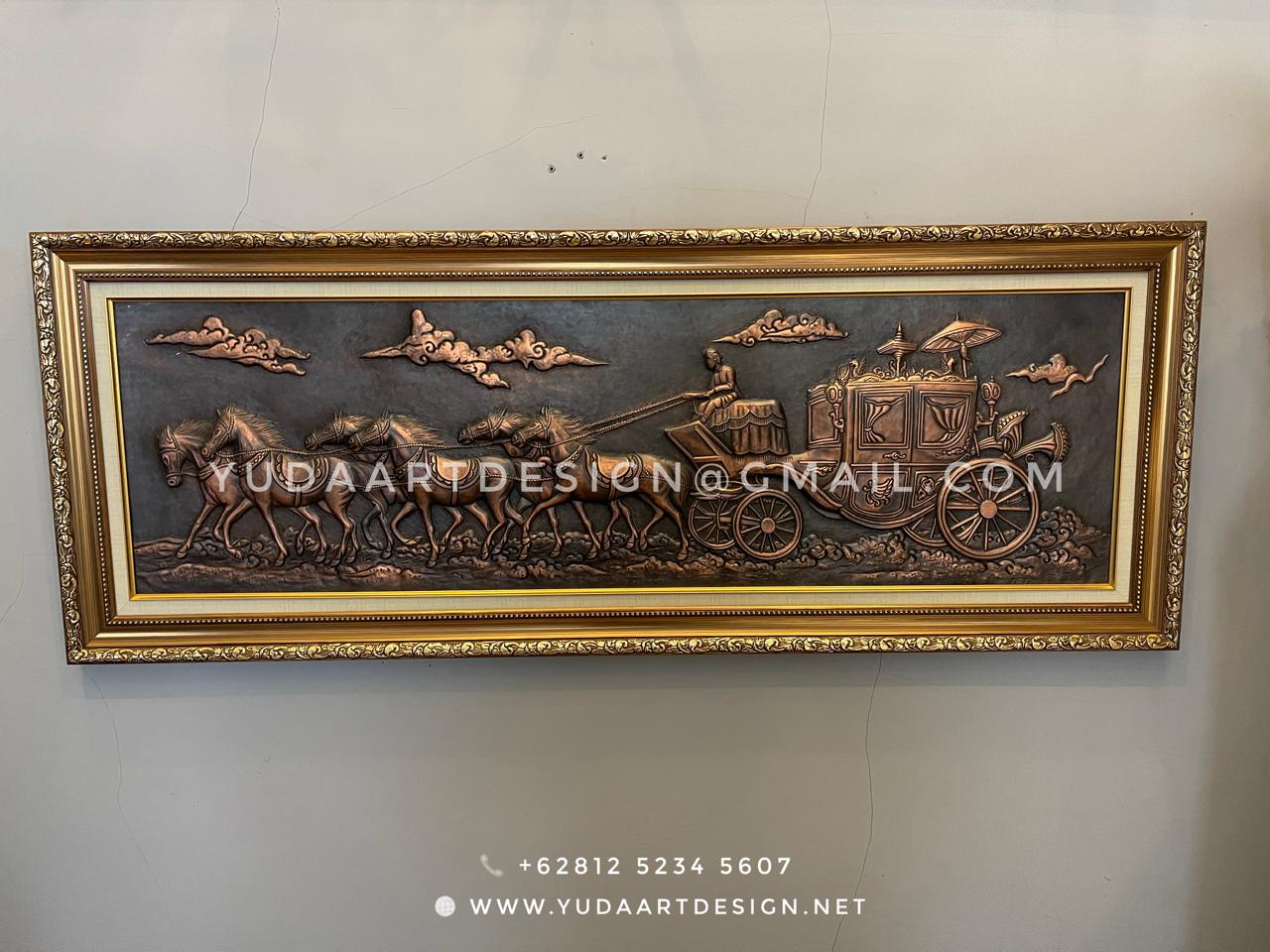 Hiasan Dinding Relief Tembaga Custom: Seni Relief Kuda, Finishing Hitam Gosok Patina & Bingkai Kayu