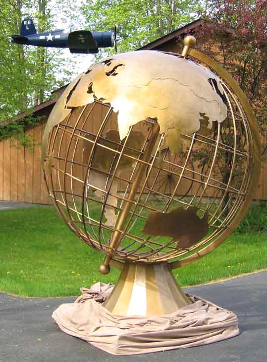 Jasa Pembuatan Globe Tembaga Kuningan Kustom (Rangka Besi Struktural, Peta Daratan Timbul Handmade, & Instalasi Ahli)