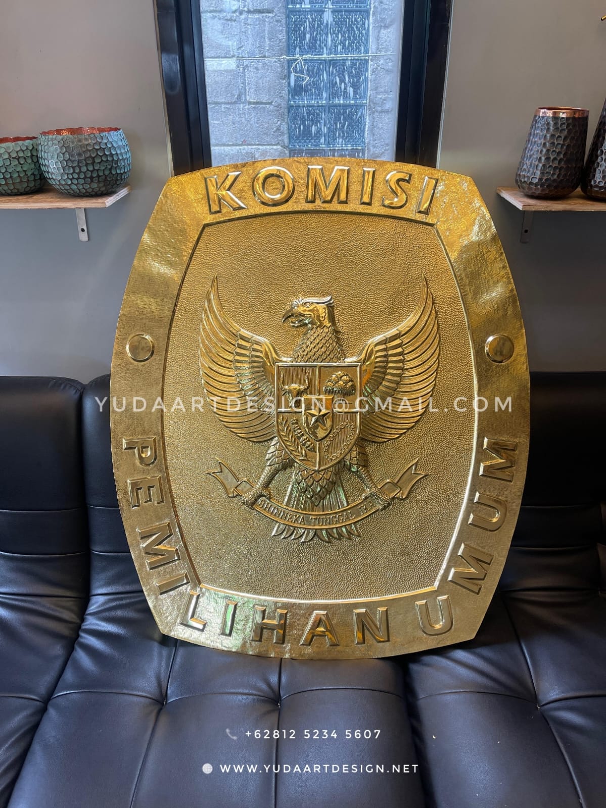 Jasa Pembuatan Logo Kuningan Custom: Replika Lambang Resmi Relief Timbul untuk Instansi Pemerintahan
