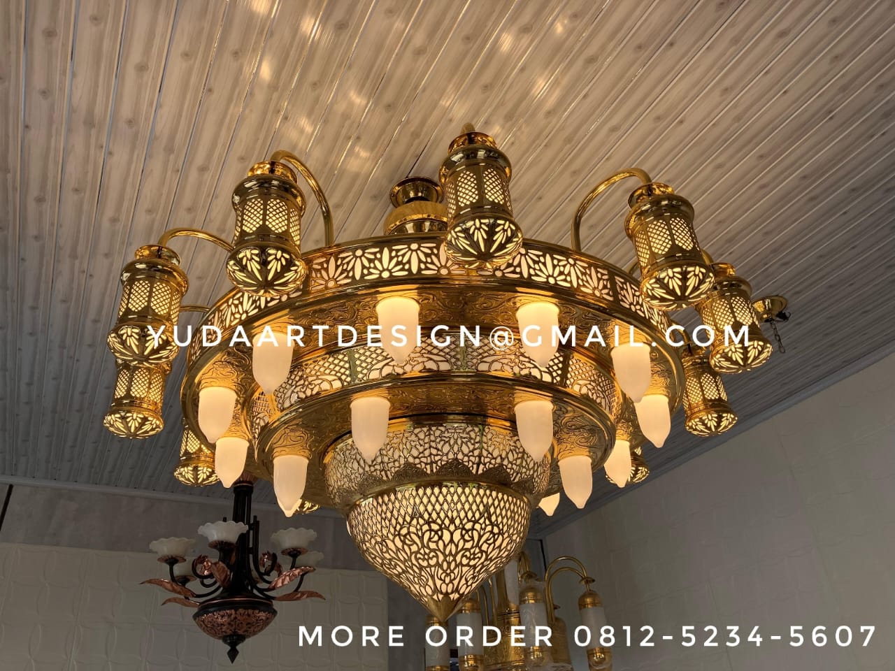 Lampu Gantung Masjid Kuningan Custom: Chandelier Megah untuk Interior Kubah & Ruang Utama