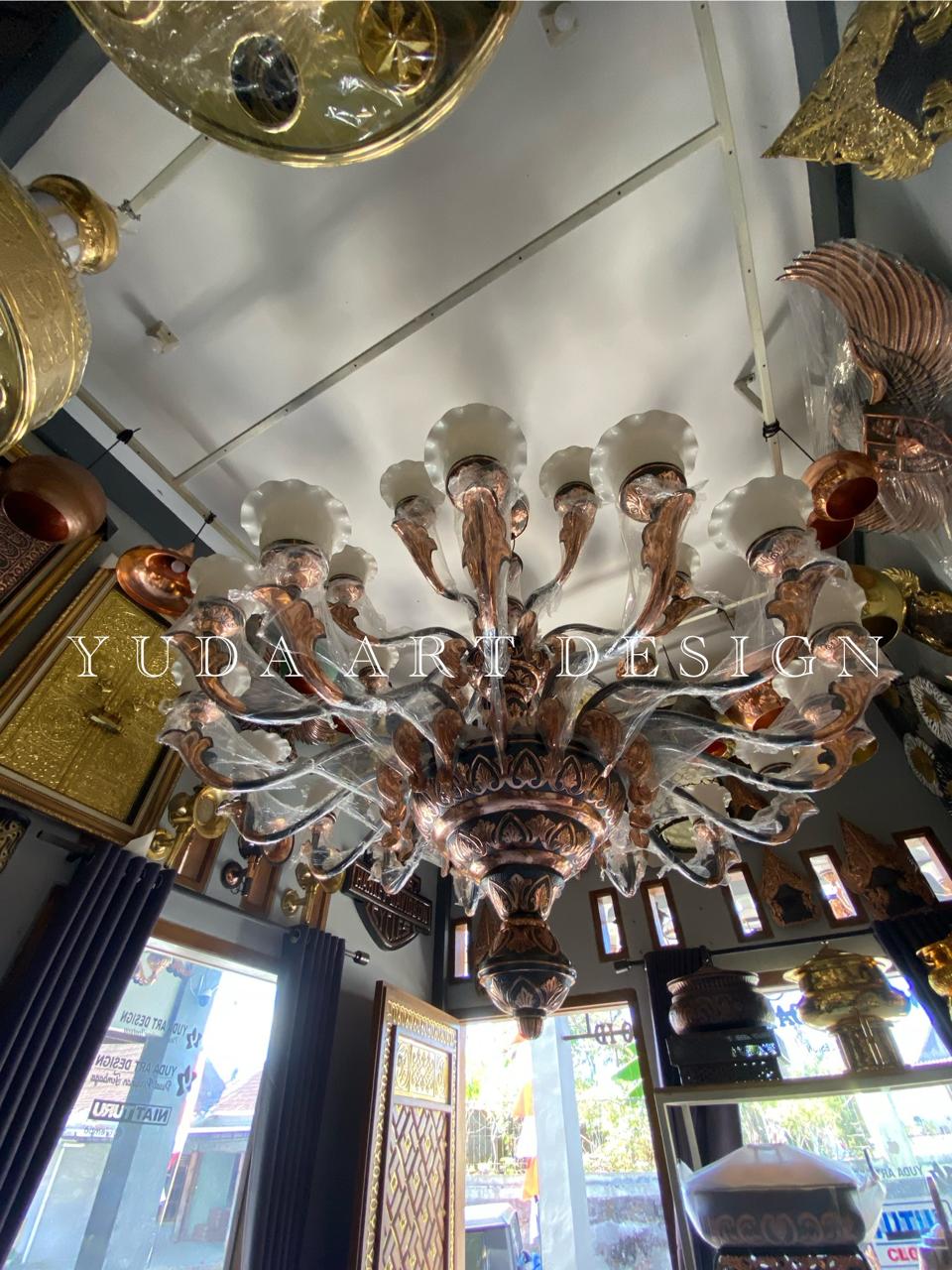 Lampu Gantung Tembaga 2 Meter 24 Tangkai: Chandelier 2 Tingkat dengan Cup Fiber Putih (Siap Instalasi)