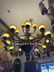 Lampu Gantung Tembaga Klasik 18 Tangkai 2 Tingkat: Chandelier Kolosal untuk Ruang Vertikal Mewah