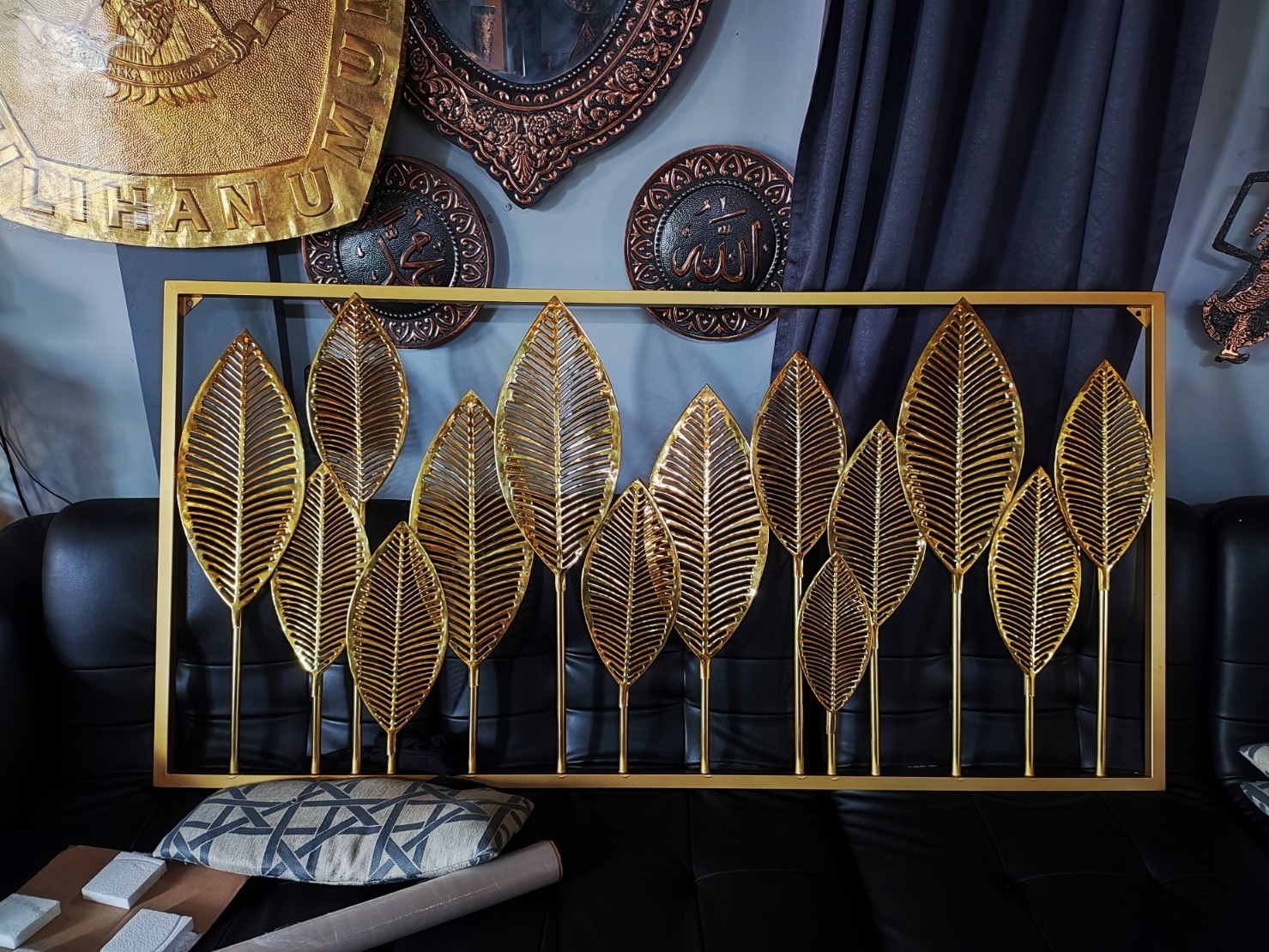 Wall Decor Daun Kuningan